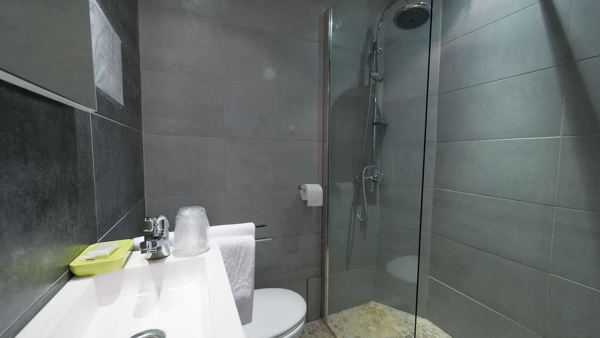 ***  Hotel Oxford Cannes France