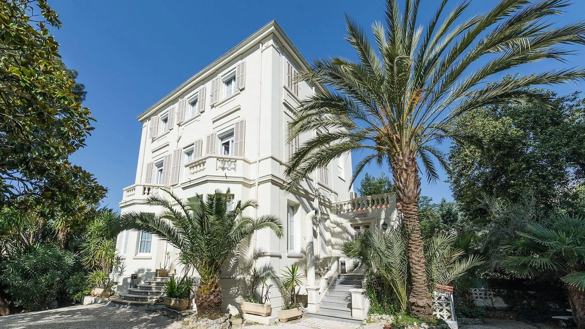 Hotel Oxford Cannes location